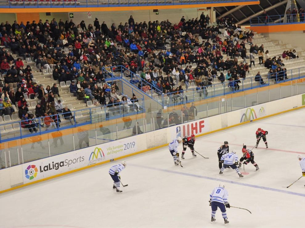 El Club Hielo Jaca comienza su semifinal liguera ante el Txuri Urdin