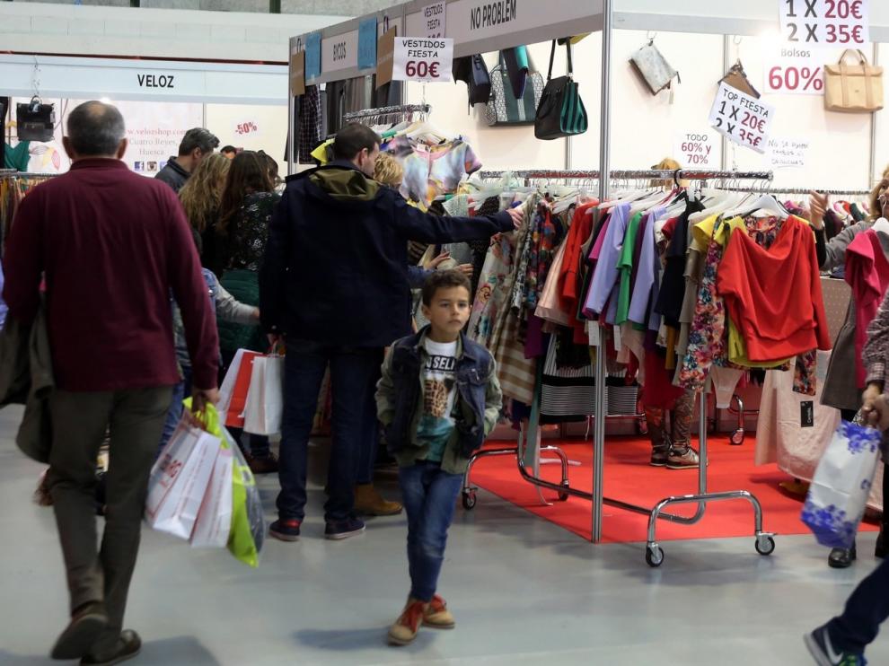 Descuentos y productos de gran calidad en la Feria de Stocks de Huesca
