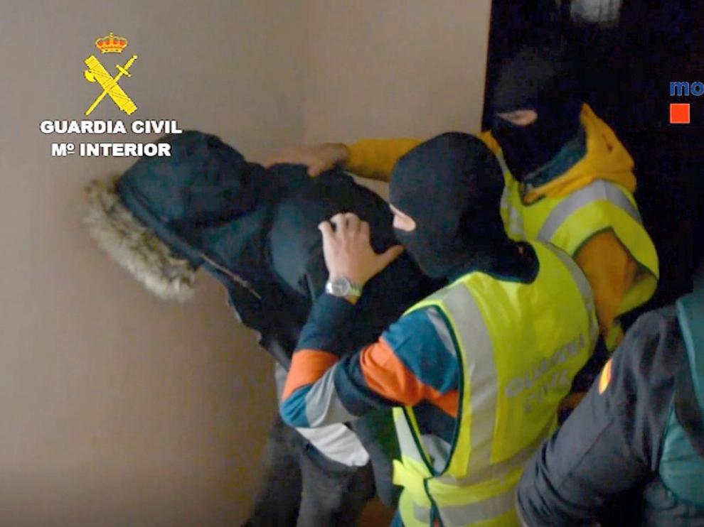 Condenas por 36 años para seis personas por robar 72 casas