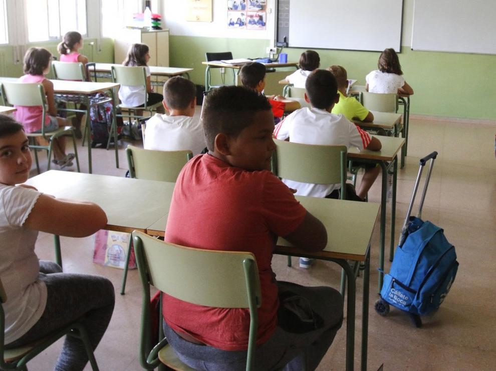 Los docentes interinos en Aragón no tendrán que presentarse a las oposiciones
