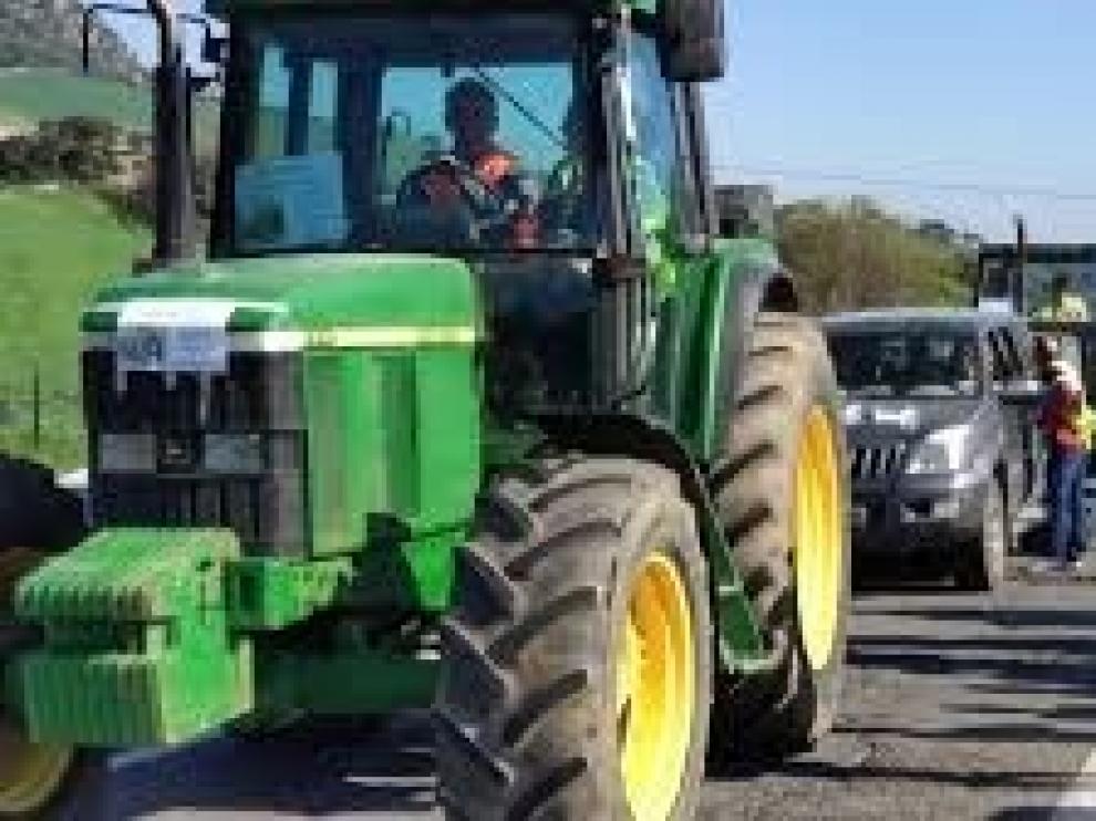 El campo aragonés prepara una "tractorada histórica" en Zaragoza