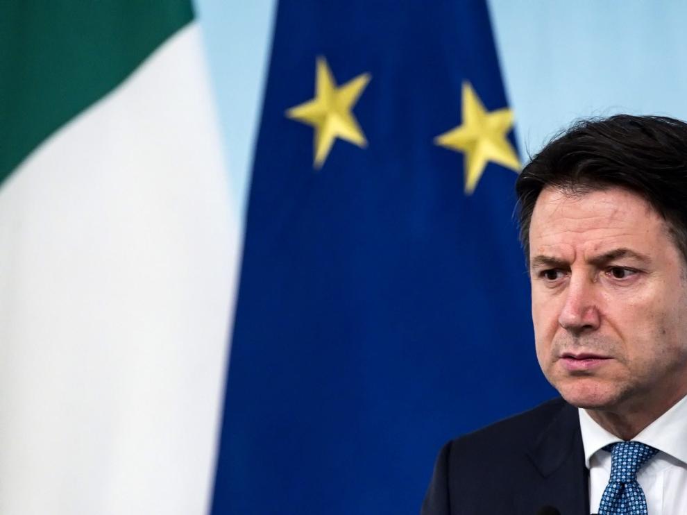 Italia cierra escuelas y universidades al sumar más de 100 muertos
