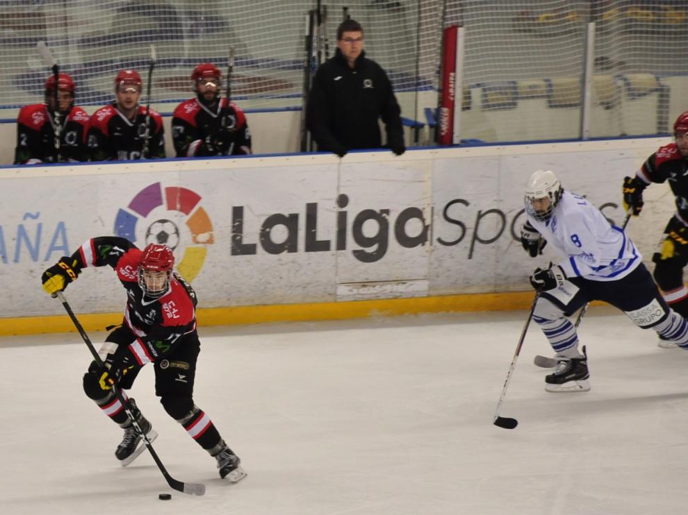 El Club Hielo Jaca necesita ganar al Txuri Urdin para igualar la semifinal