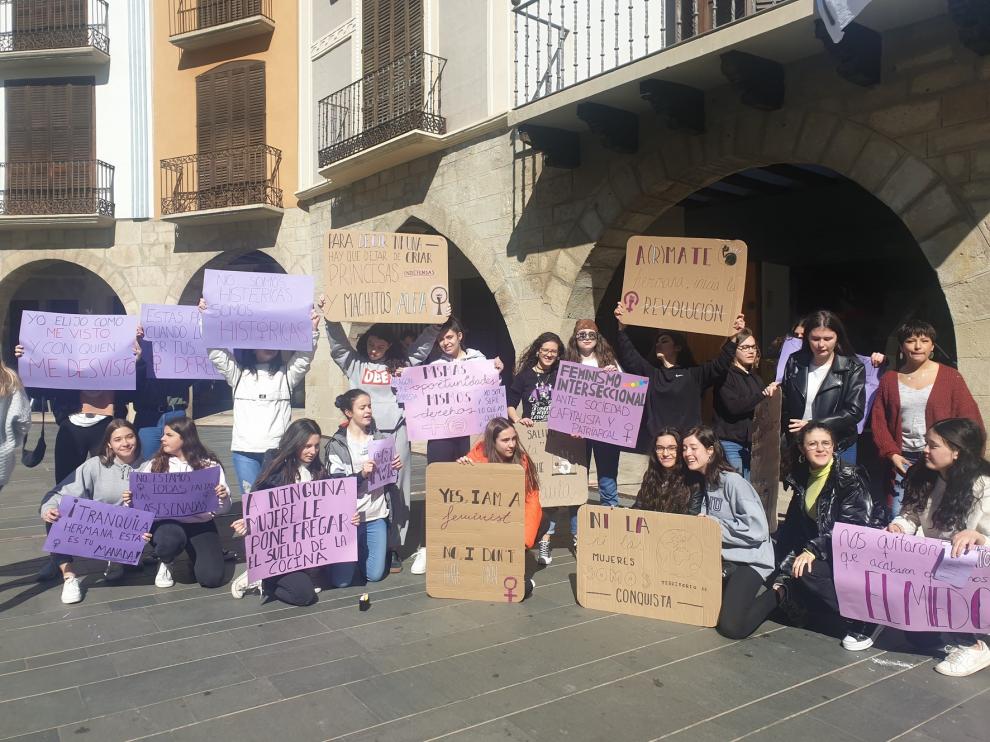 Alumnado de Secundaria de Graus se suma al paro feminista