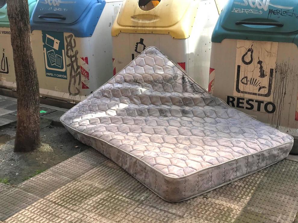 ¿Qué hace aquí este colchón?
