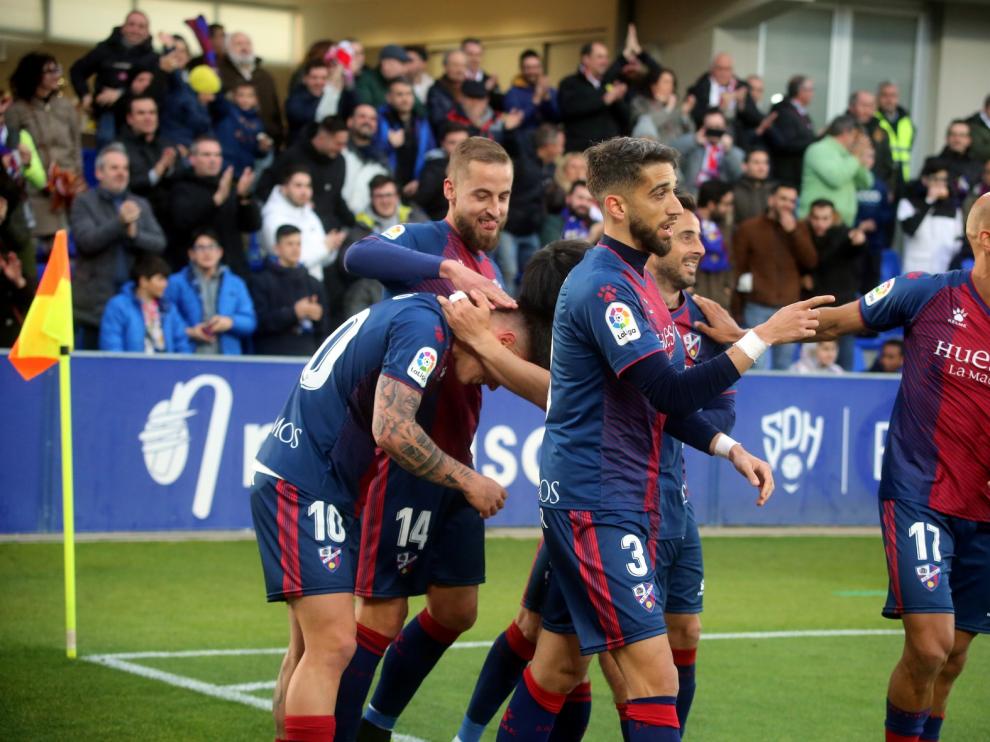 Los jugadores celebran la "victoria y portería a cero"