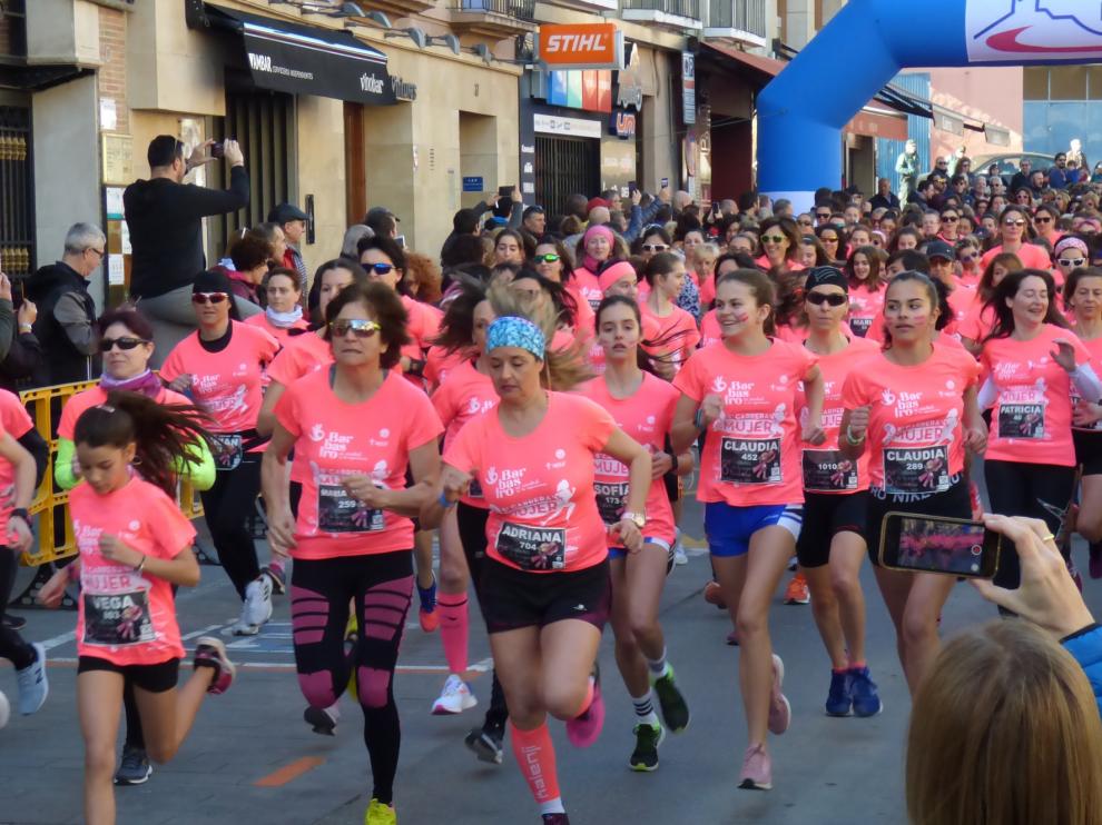 Un millar de mujeres y niñas participan en la Carrera de Barbastro en un gran ambiente
