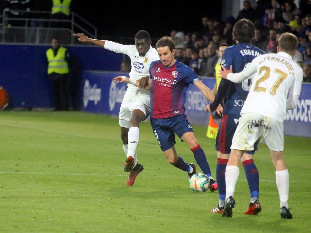El Huesca deja la puerta a cero y recupera su solidez
