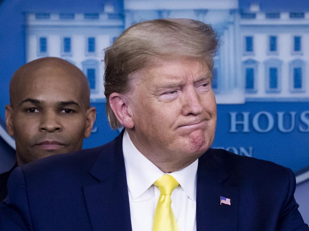 Trump tuvo contacto con congresistas ahora en cuarentena por coronavirus pero no se ha hecho la prueba