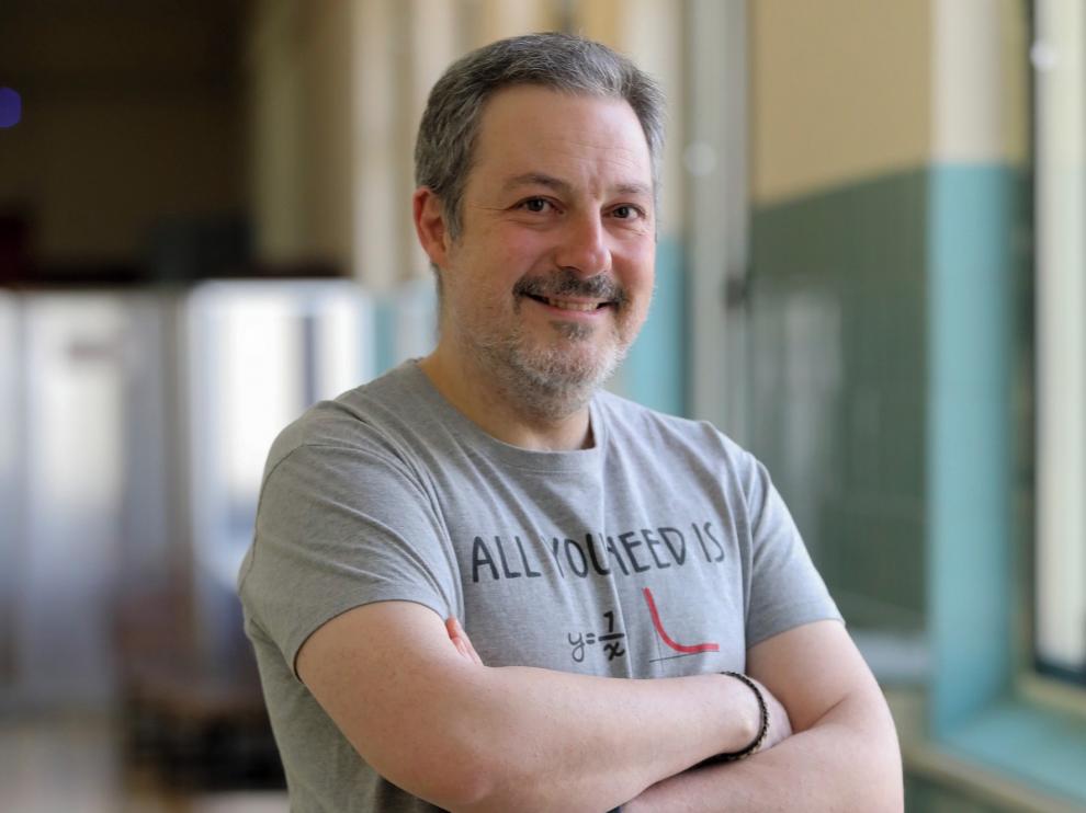 Juan José Ruiz: "Sabemos más matemáticas de lo que realmente decimos"