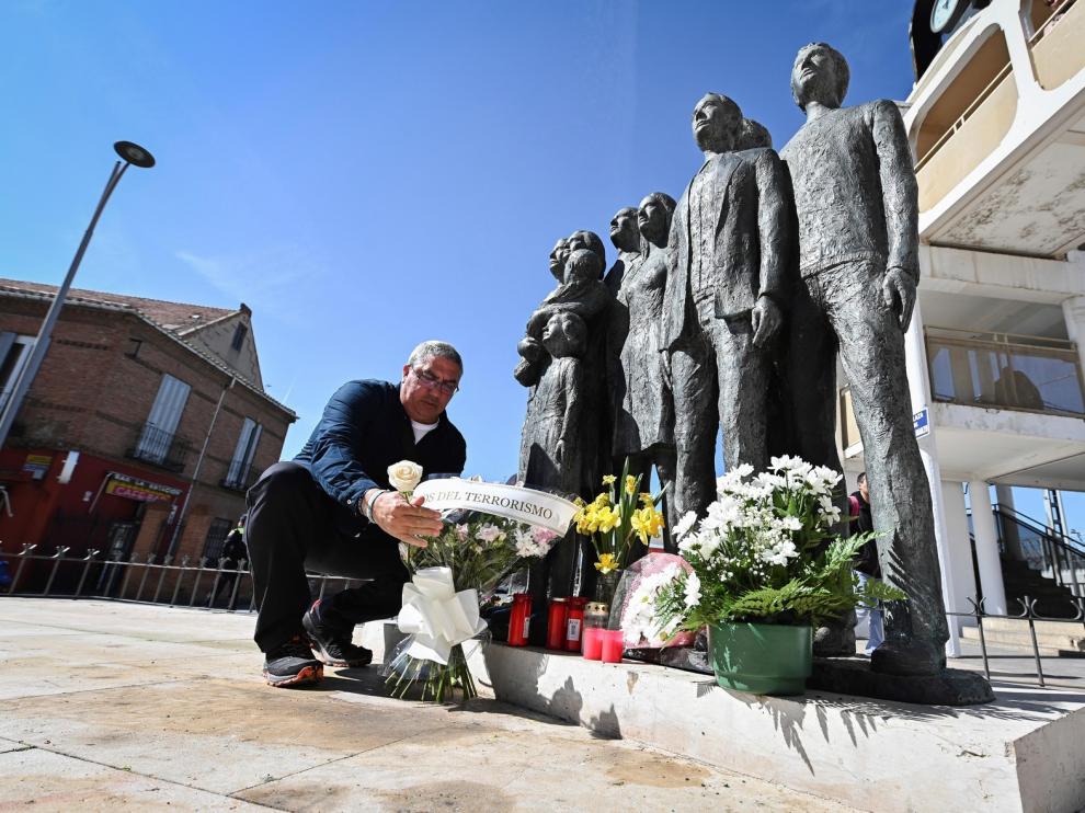 Ayuso y Almeida rinden homenaje a las víctimas del 11M