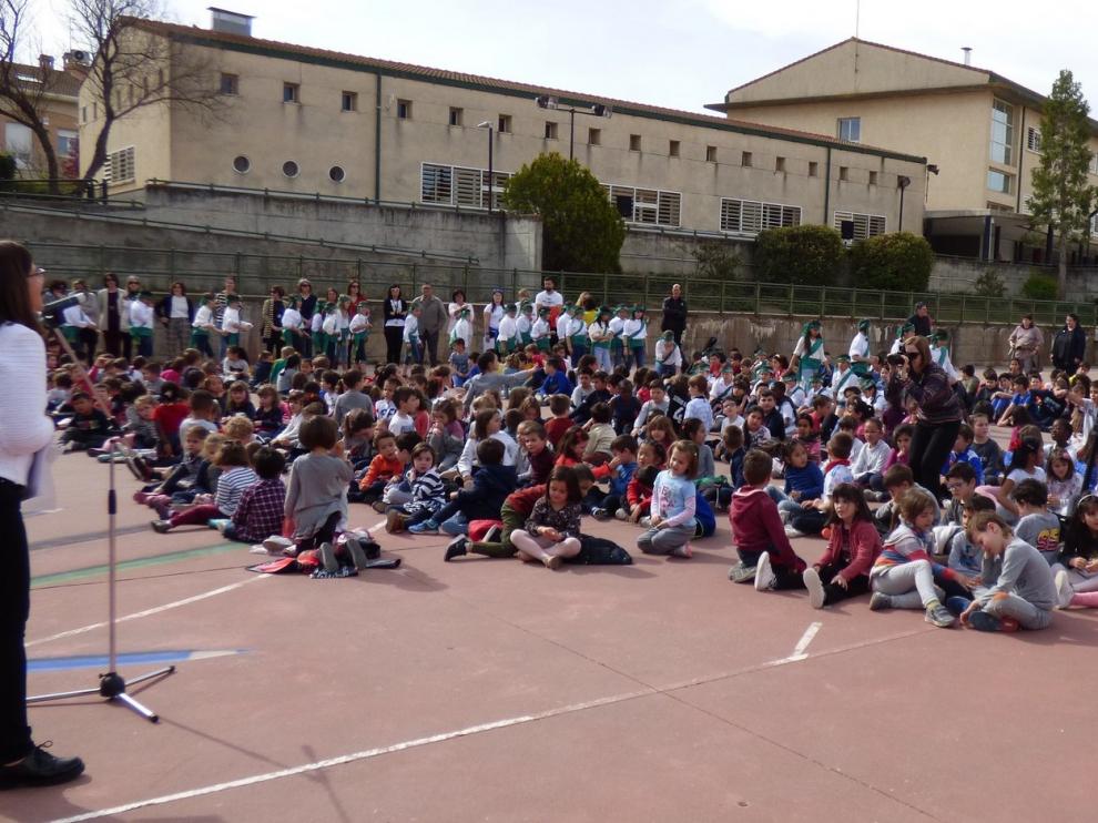 El colegio público La Merced celebra con una fiesta sus 25 años de vida en Barbastro