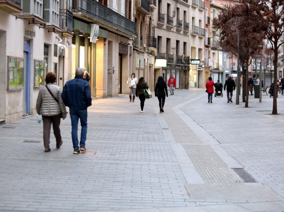 Cierre desigual en los comercios de Huesca en espera de medidas