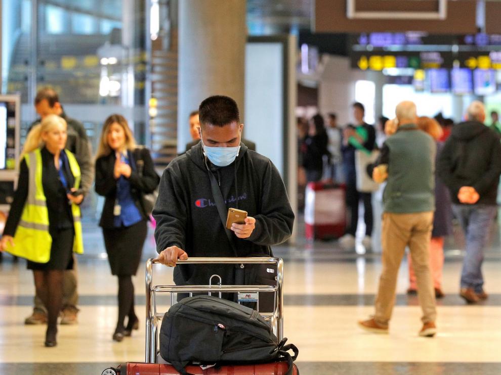 Un total de73 países ponen restricciones o controles a viajeros procedentes de España