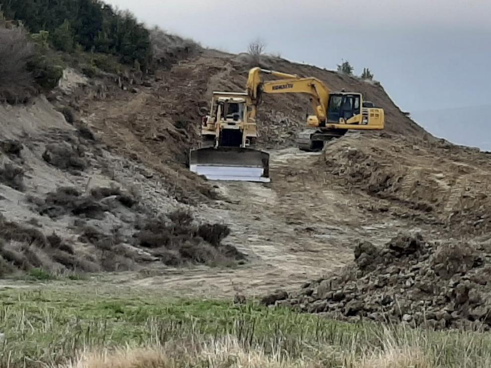 Inicio del movimiento de tierras para construir la autovía en la variante de Sabiñánigo