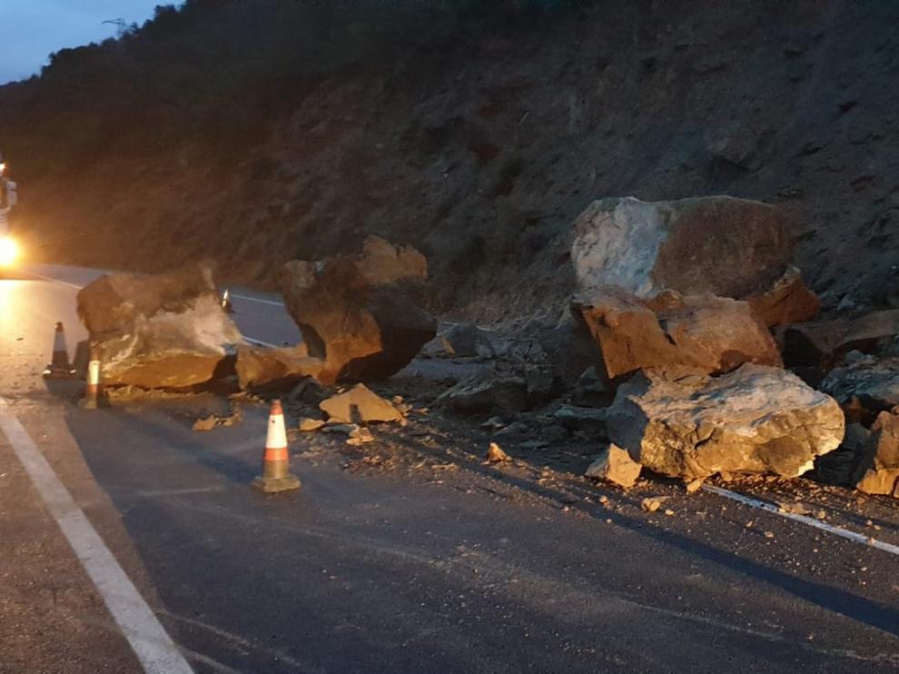 Un desprendimiento corta la A-139 entre Perarrúa y Besians