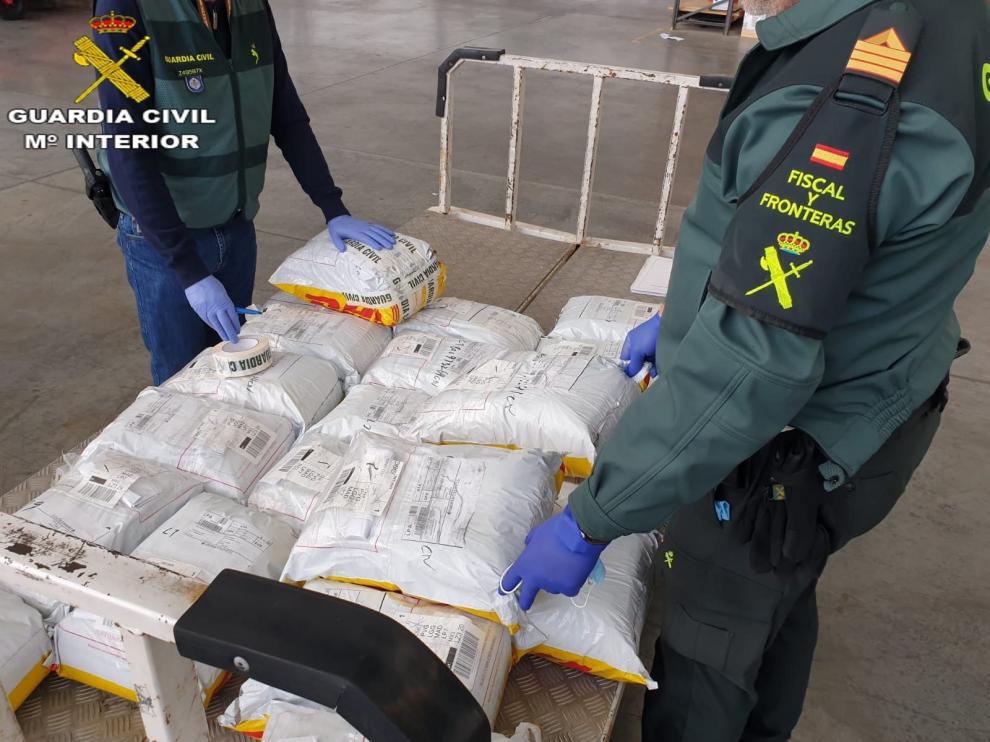 Requisadas en Zuera 1.132 mascarillas que iban a ser subastadas en internet