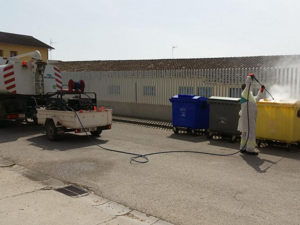 Servicios de la Comarca de Cinca Medio limpian y desinfectan las zonas públicas de Fonz