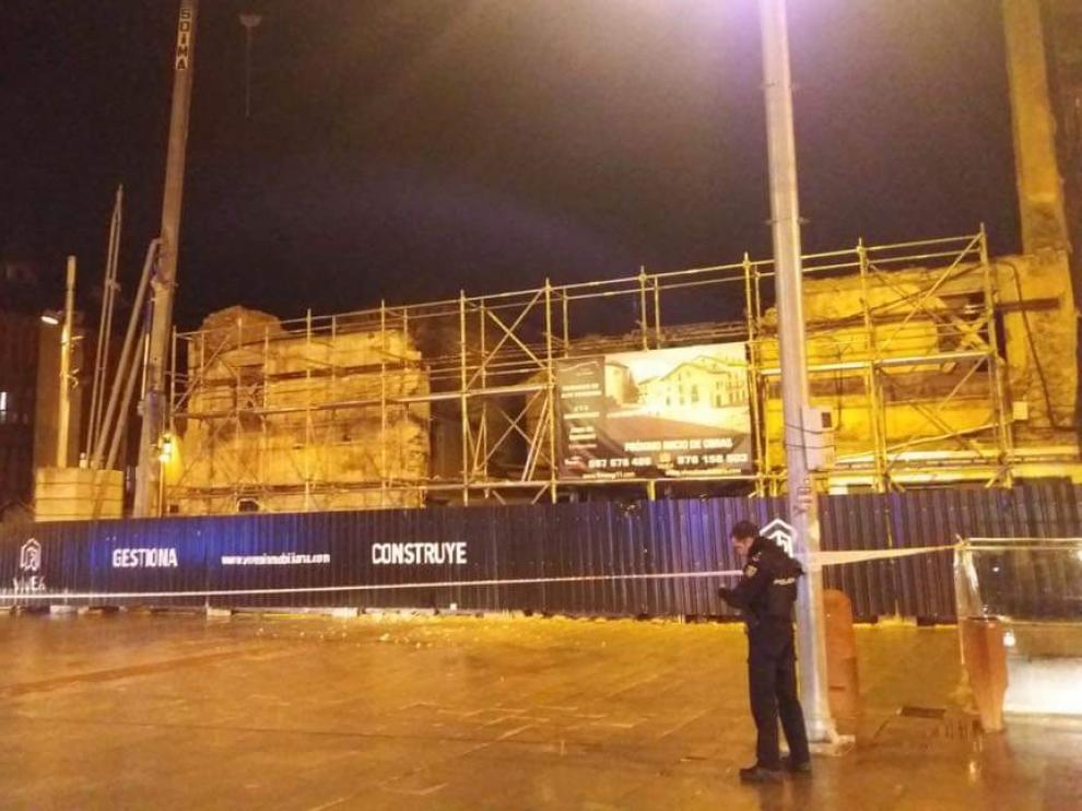 Se desprende la fachada de la casa en obras de la plaza Biscós