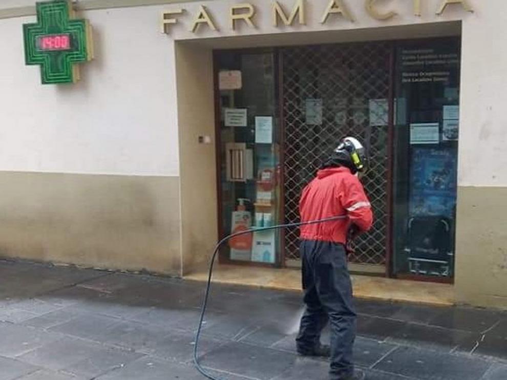 Jaca endurece los permisos para ir a comprar y pasear al perro durante la crisis del coronavirus