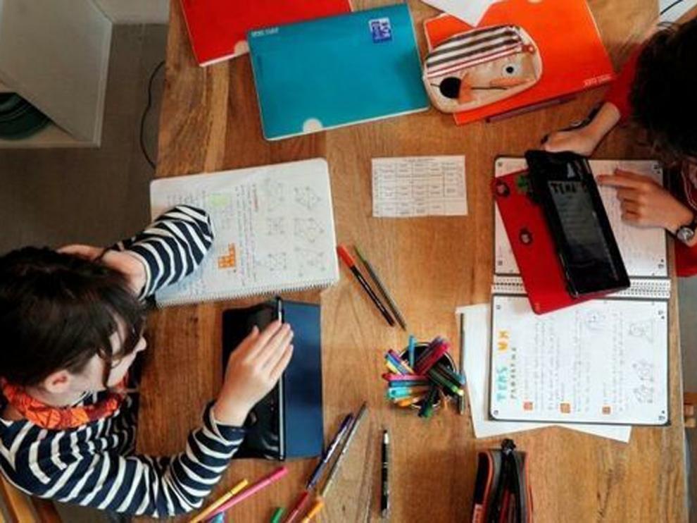 Las largas jornadas de los tele-docentes, un quite tecnológico al coronavirus