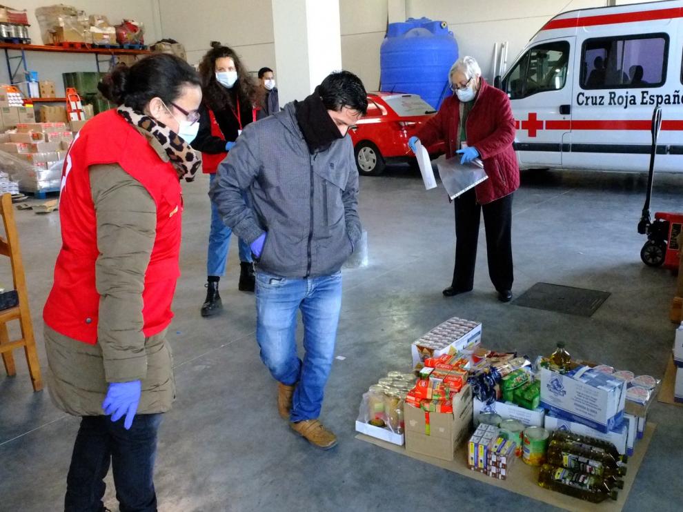 Cruz Roja en la provincia de Huesca reparte alimentos a 433 familias en plena crisis del coronavirus