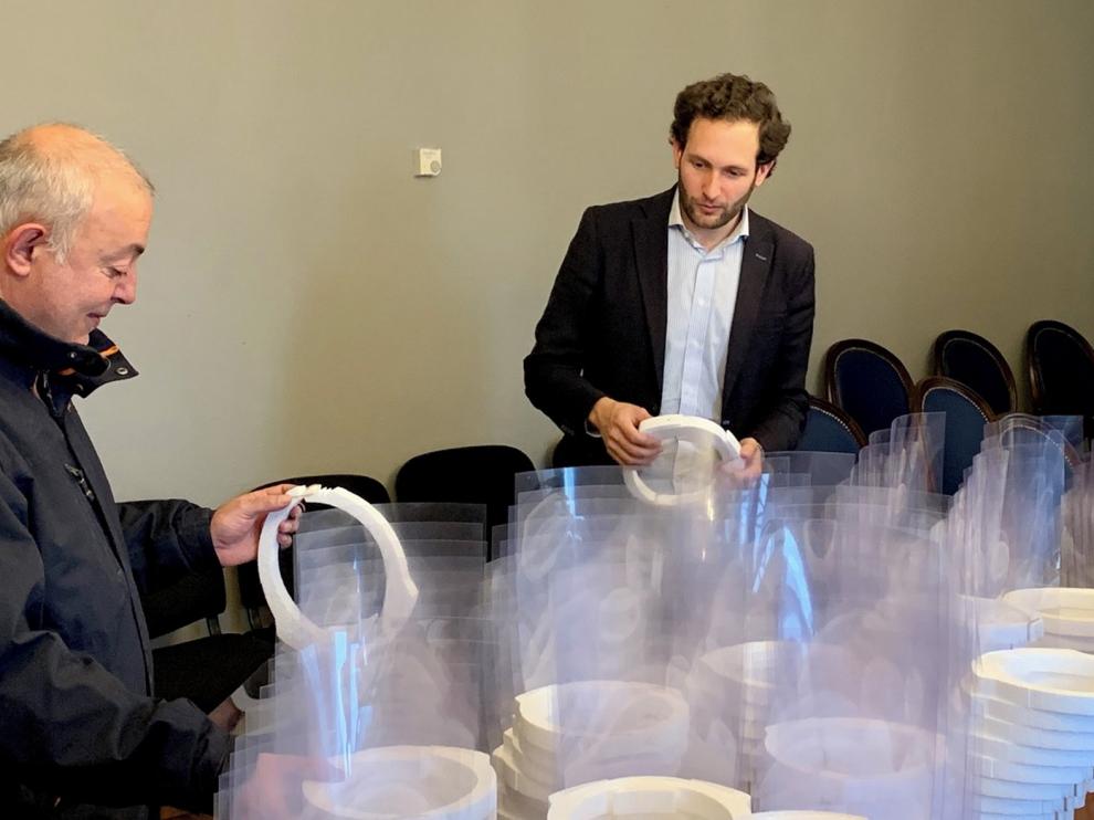 Monzón distribuye mil máscaras de protección ante el coronavirus en residencias y comercios