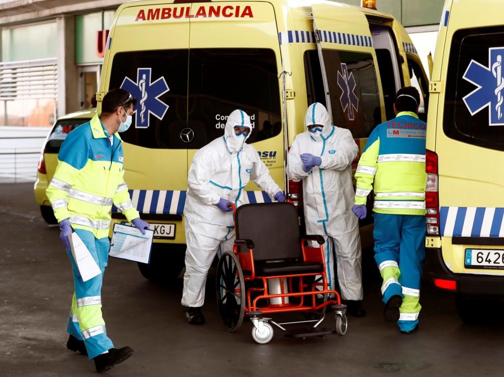 Sanidad asegura que hay seis comunidades con sus UCI "al límite" de capacidad