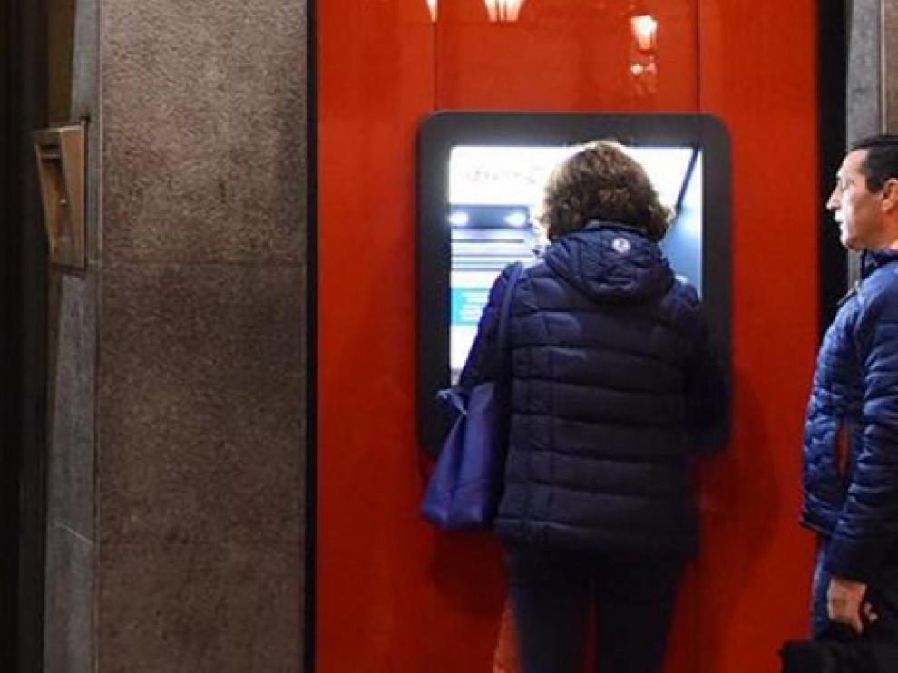 Ibercaja anticipará al 21 de abril el abono de las pensiones a sus clientes