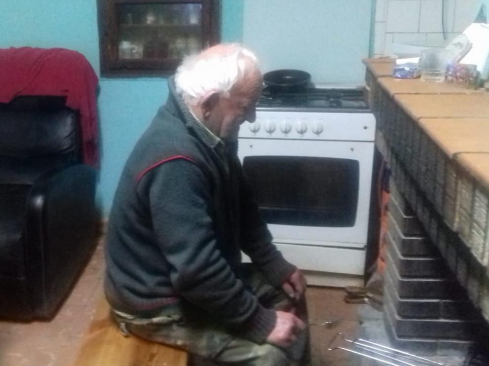 Pablo Sierra, vecino de Las Bellostas: "Se agradecería que no subiera nadie, aunque el aire sano es una tentación"