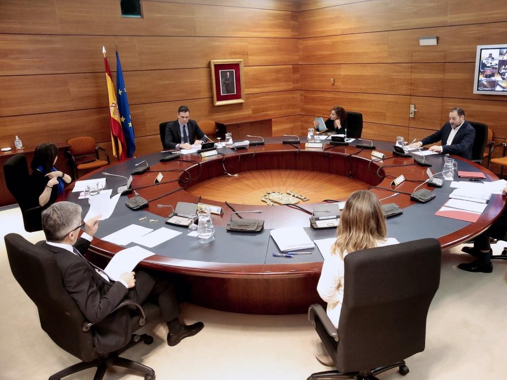 Acaba el Consejo de Ministros y Sánchez trasladará a los presidentes autonómicos las nuevas restricciones