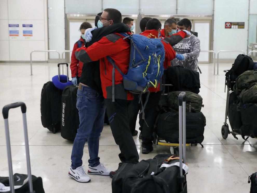 Regresan a España dos mil turistas y residentes