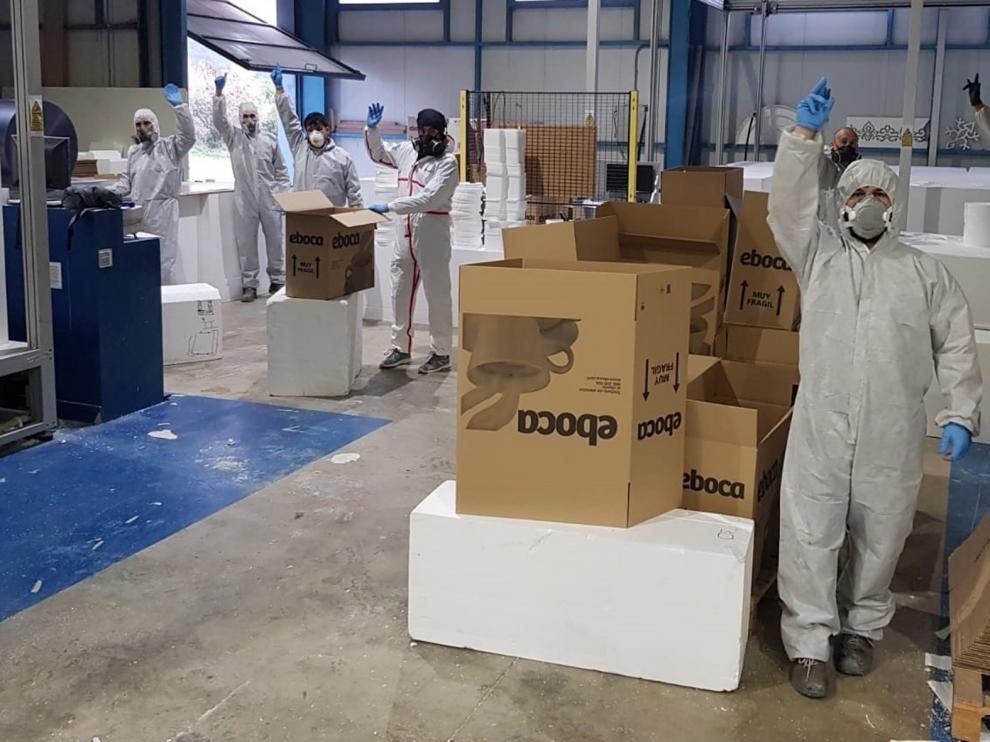 Tecmolde no para ni en domingo, lleva casi 100.000 máscaras y un aluvión de pedidos