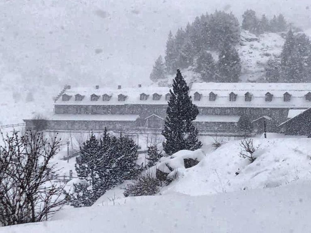 La nieve irrumpe en el Pirineo oriental con una cota que podría descender hasta los 800 metros