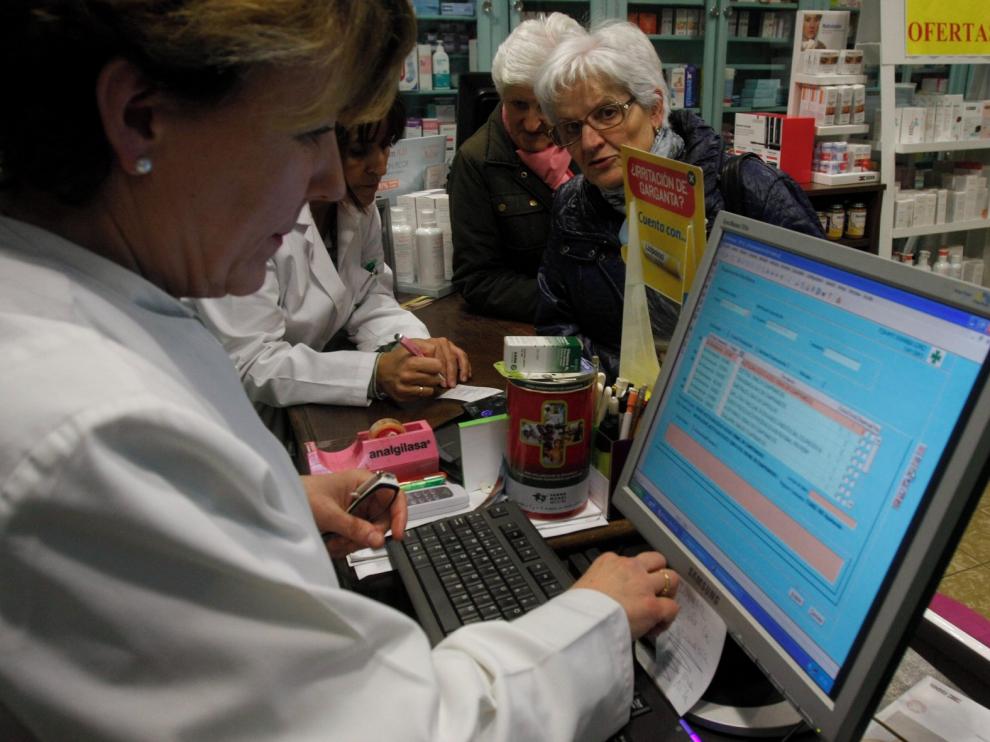 Sanidad renueva las recetas electrónicas a 260.000 pacientes hasta el 31 de mayo