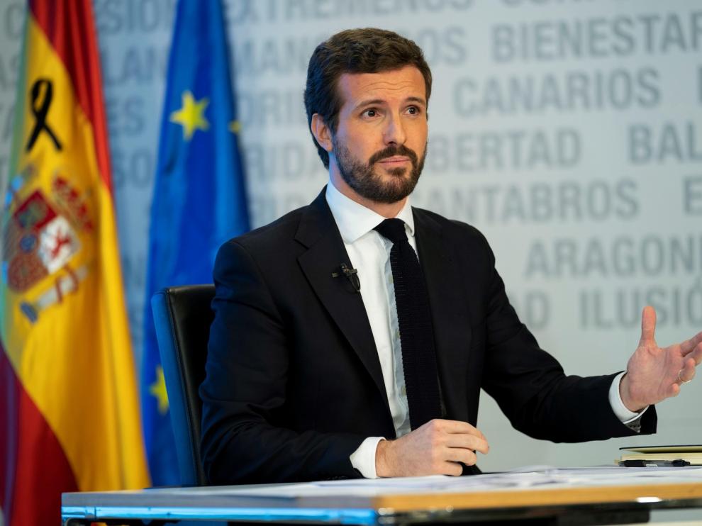 Casado pide mejorar retribución de todos los profesionales sanitarios y contratar a los MIR como médicos