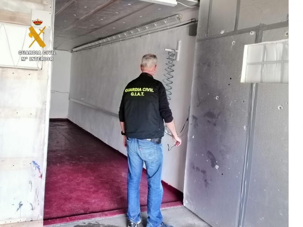 La Guardia Civil denuncia a dos personas en un taller ilegal de reparación de automóviles en la Comarca de los Monegros