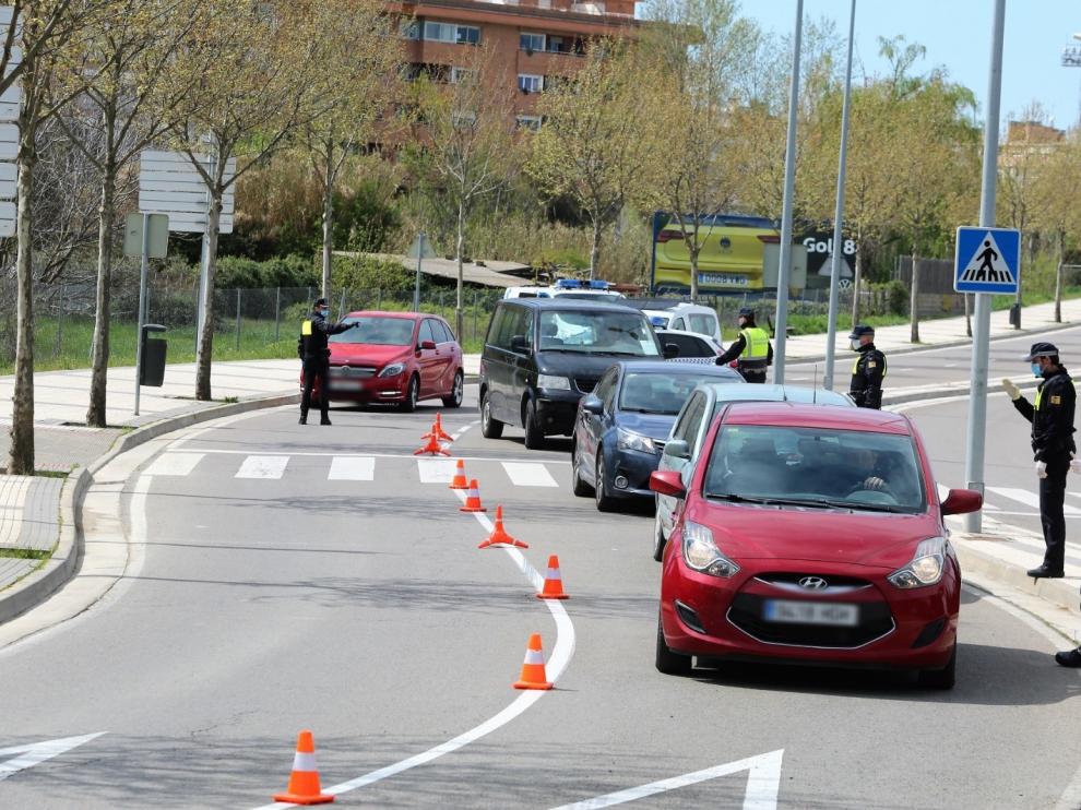 La Policía Local de Huesca extrema los controles en la vía pública durante las restricciones por coronavirus