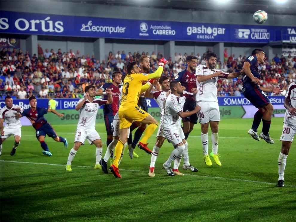 El Huesca prefiere negociar con los jugadores antes que hacer un ERTE
