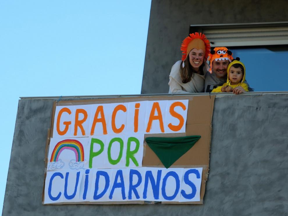 ¡Sal al balcón disfrazado!