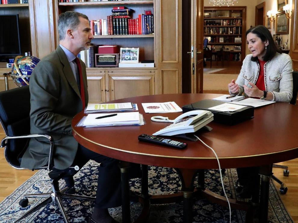 El Rey analiza la situación de la crisis generada por el coronavirus con la ministra de Industria