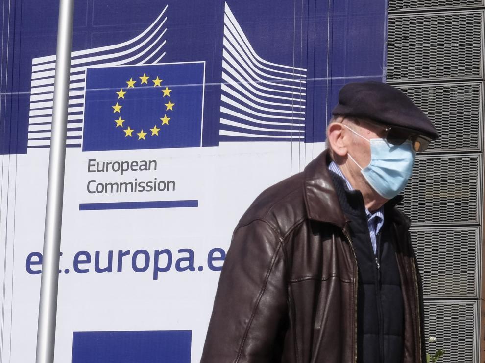 Bruselas pide a España invertir en el sistema sanitario tras una crisis que revela sus "deficiencias"