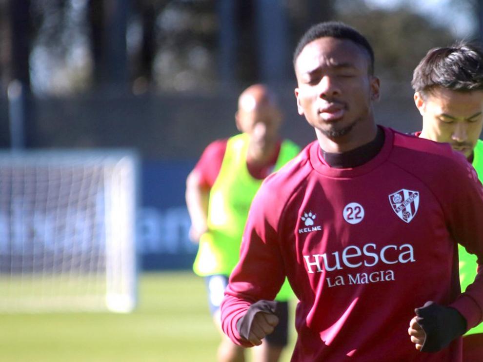 Kelechi Nwakali, protagonista involuntario en una estafa
