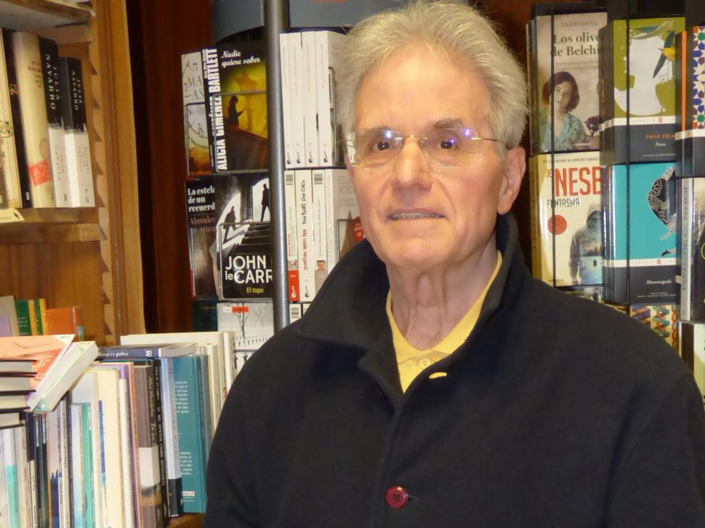 José Manuel Surroca: "Seré feliz si consigo entretener durante estos días a los lectores"