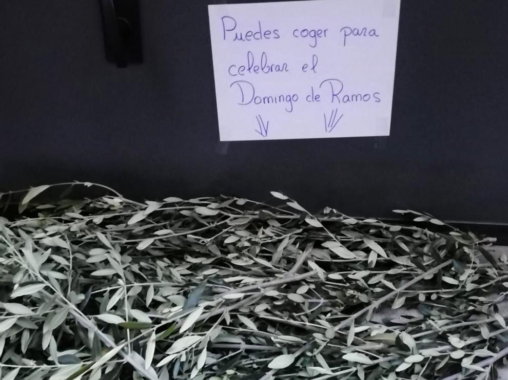 El gesto de compartir sus ramas de olivo con los vecinos