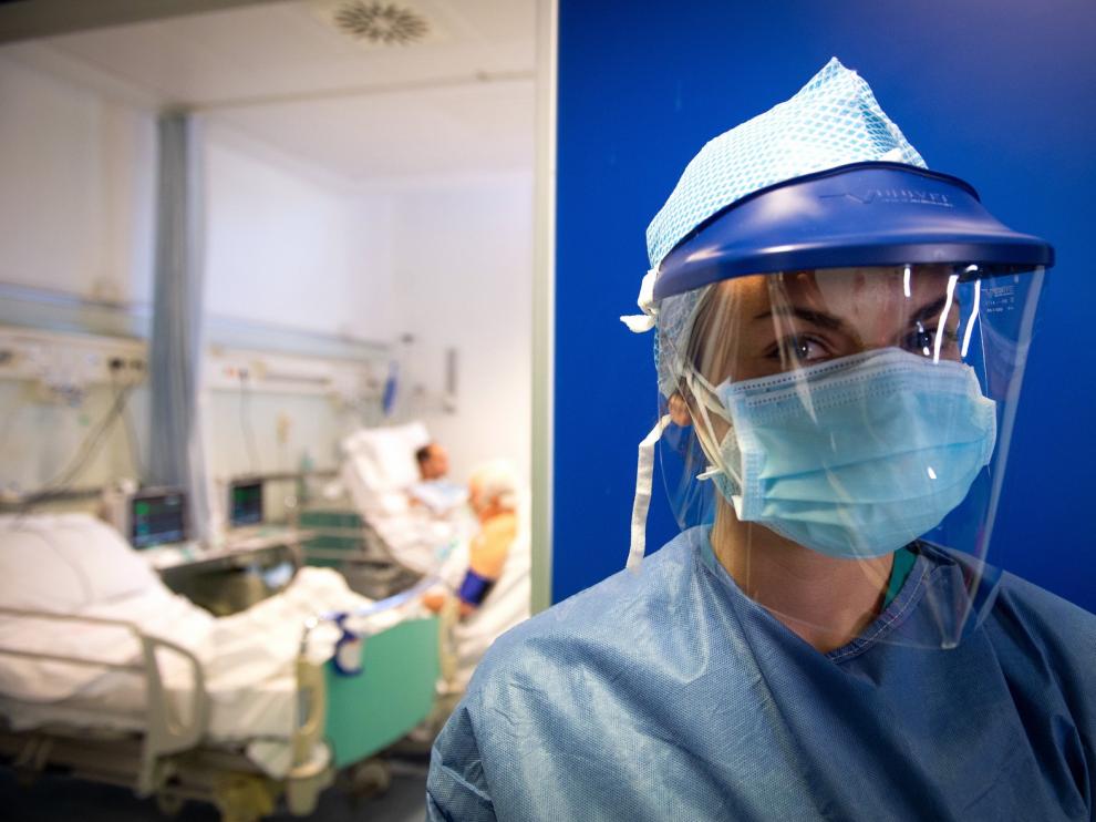 Los nuevos contagios y muertes por coronavirus caen a 5.756 y 683 tras dos días de subida