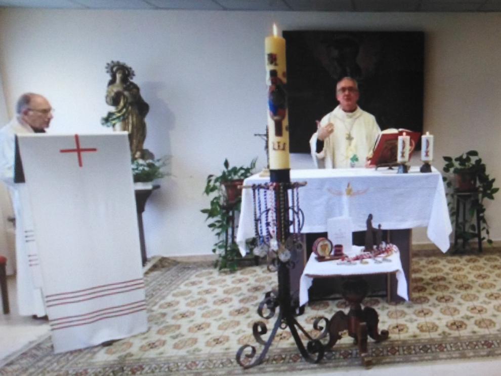 Barbastro celebra el Domingo de Pascua a la misma hora de la bendición "urbi et orbi"