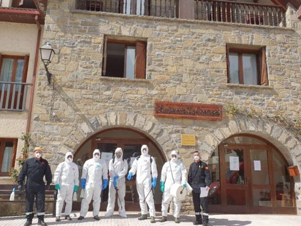 Los usuarios de La Conchada degustan el cordero donado por Atura