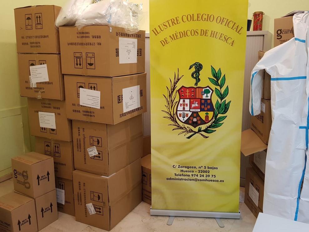 El Colegio de Médicos compra 400 monos sanitarios de protección ante el coronavirus