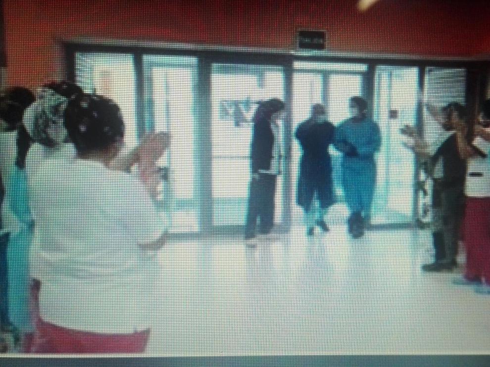 Reciben con aplausos en Sabiñánigo a un enfermo trasladado a Yéqueda por coronavirus